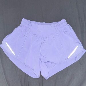 Lululemon shorty hot low rise lined short 2.5” LILAC SMOKE (SIZE 2) ⚠️RARE⚠️